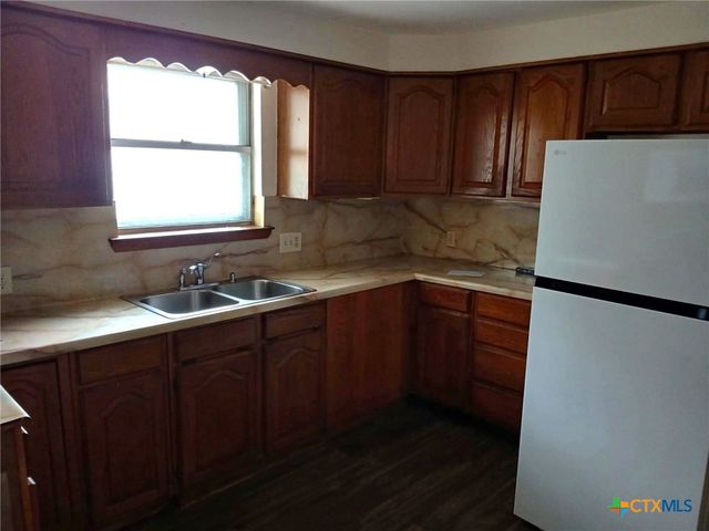 502 N Guadalupe Street, Seguin, TX 78155
