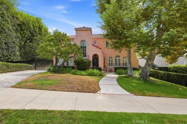 2240 N Berendo, Los Angeles, CA 90027