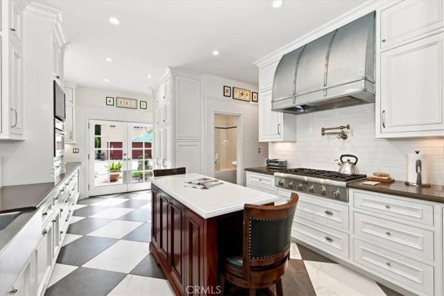 2240 N Berendo, Los Angeles, CA 90027