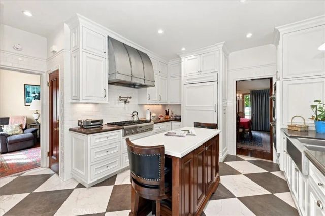 2240 N Berendo, Los Angeles, CA 90027
