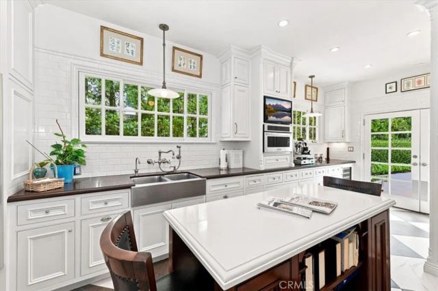 2240 N Berendo, Los Angeles, CA 90027