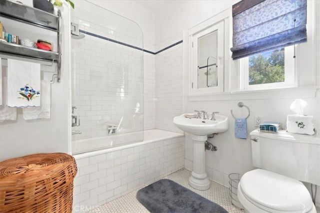 2240 N Berendo, Los Angeles, CA 90027