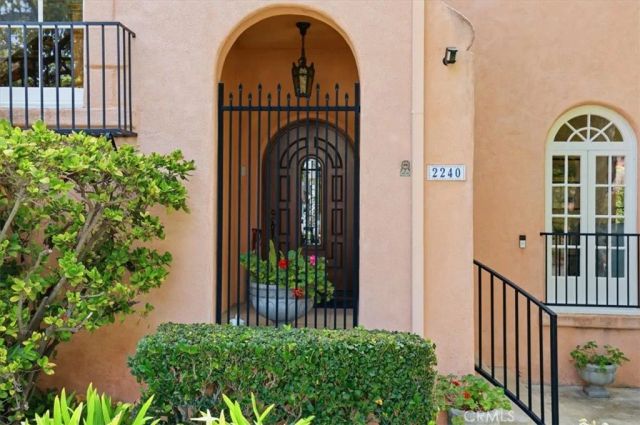 2240 N Berendo, Los Angeles, CA 90027