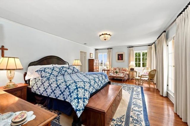 2240 N Berendo, Los Angeles, CA 90027