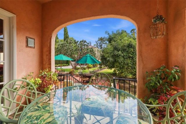 2240 N Berendo, Los Angeles, CA 90027