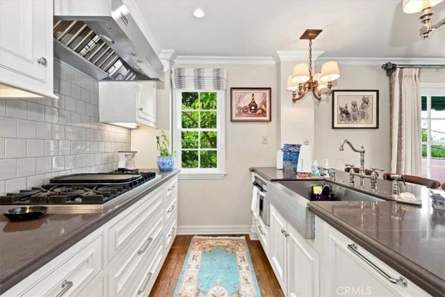 2240 N Berendo, Los Angeles, CA 90027