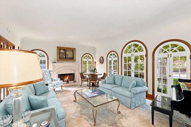2240 N Berendo, Los Angeles, CA 90027