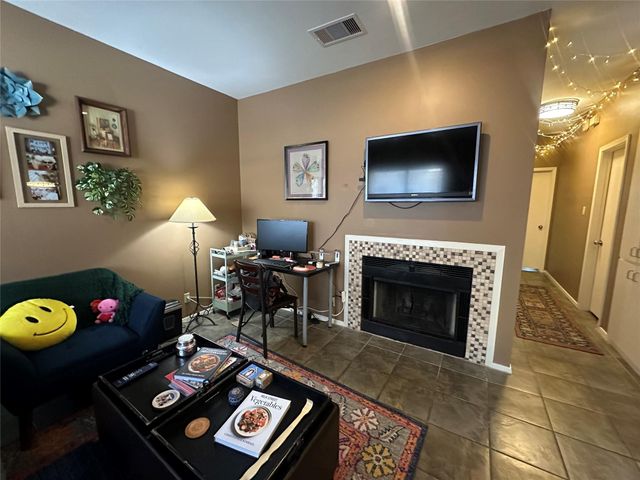 106 E 30th ST 203, Austin, TX 78705