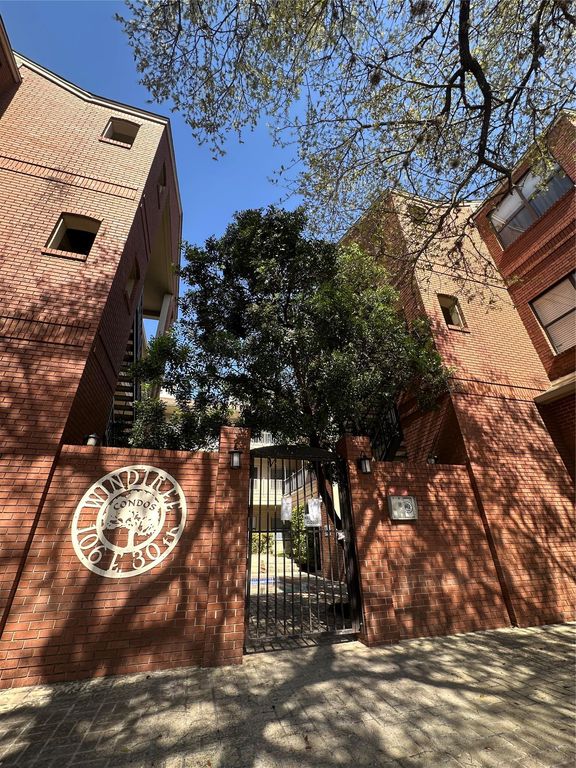 106 E 30th ST 203, Austin, TX 78705