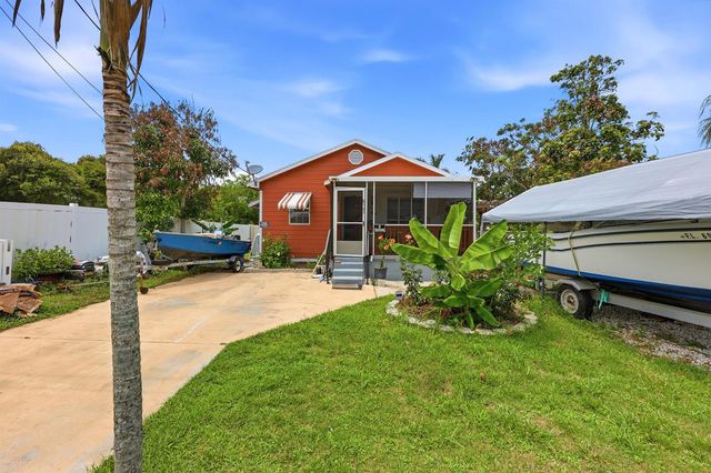 8545 SE Mars Street, Hobe Sound, FL 33455