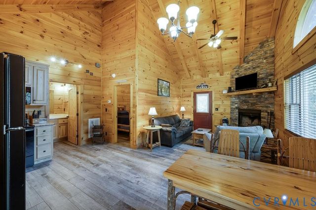 190 & 192 Vacation Dr, Farmville, VA 23901