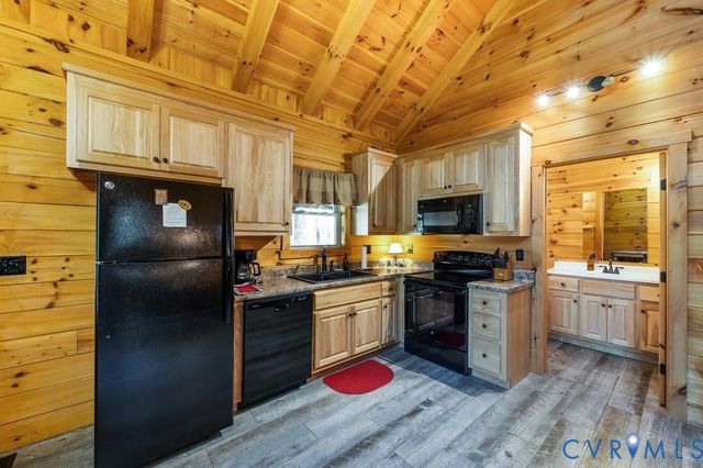 190 & 192 Vacation Dr, Farmville, VA 23901