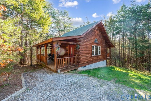 190 & 192 Vacation Dr, Farmville, VA 23901