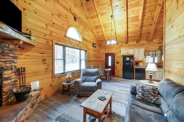 190 & 192 Vacation Dr, Farmville, VA 23901