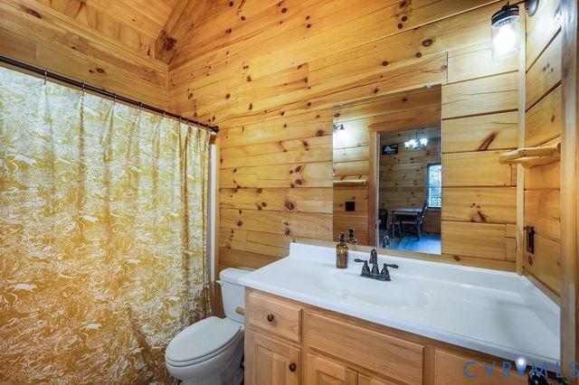 190 & 192 Vacation Dr, Farmville, VA 23901