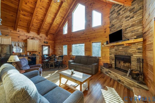 190 & 192 Vacation Dr, Farmville, VA 23901