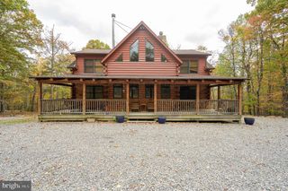 456 PARKSIDE TER, Berkeley Springs, WV 25411
