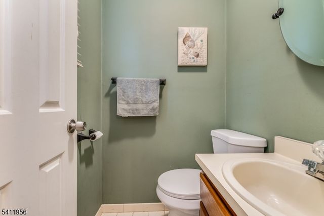 16 Hancock Ct, Raritan Twp., NJ 08822