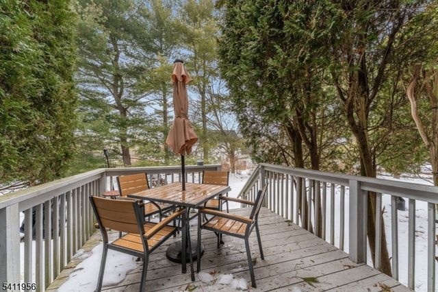 16 Hancock Ct, Raritan Twp., NJ 08822