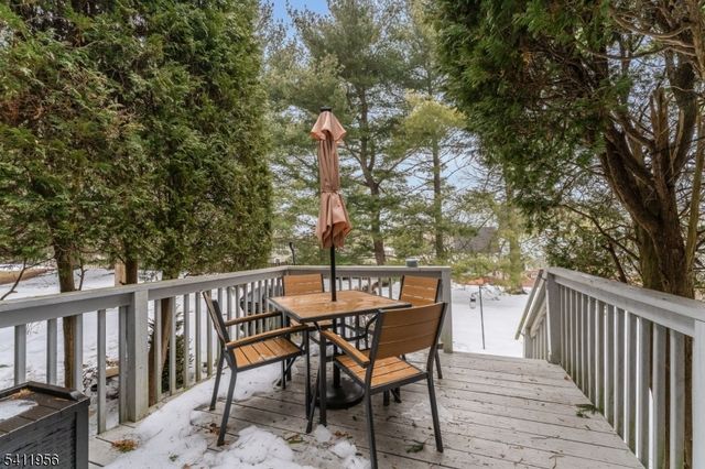 16 Hancock Ct, Raritan Twp., NJ 08822