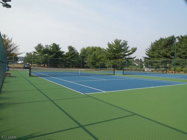 16 Hancock Ct, Raritan Twp., NJ 08822