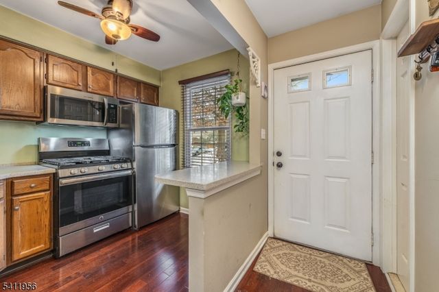 16 Hancock Ct, Raritan Twp., NJ 08822