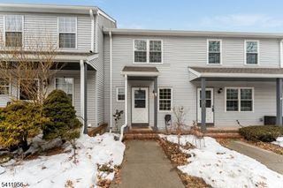 16 Hancock Ct, Raritan Twp., NJ 08822