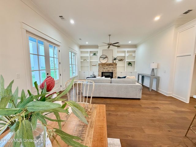 1013 Crepe Myrtle Drive, Brandon, MS 39047