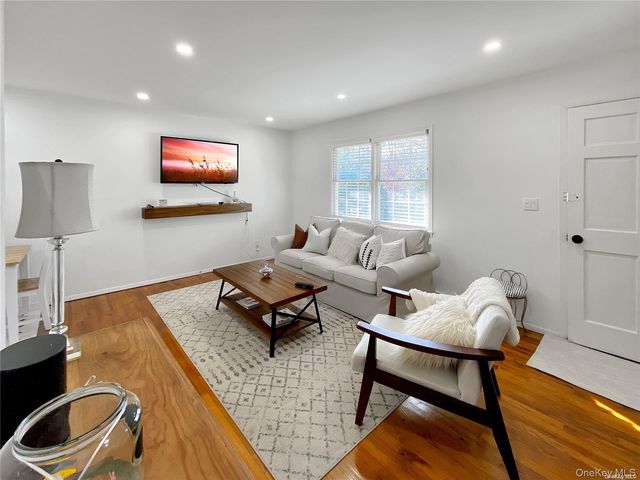 18 Old Riverhead Road, Hampton Bays, NY 11946