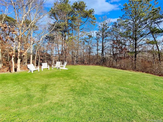 18 Old Riverhead Road, Hampton Bays, NY 11946