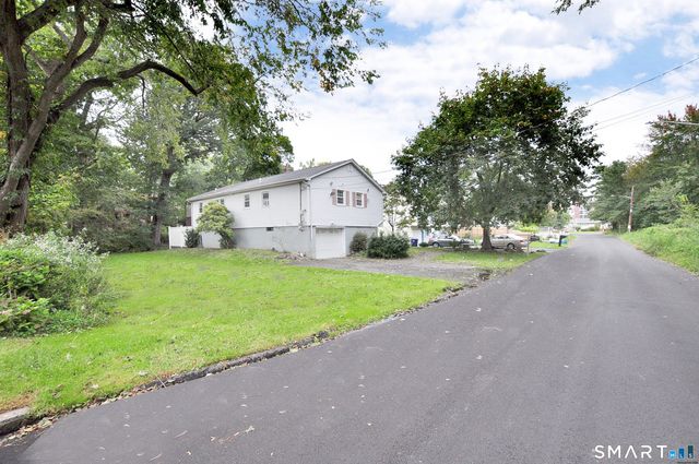 21 Emma Street, West Haven, CT 06516