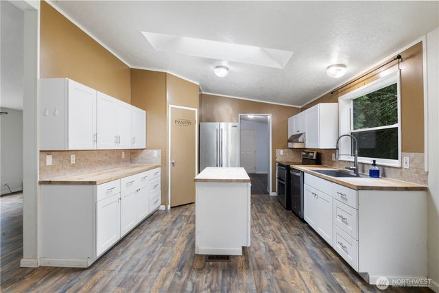 260 E Lansky Dr, Shelton, WA 98584