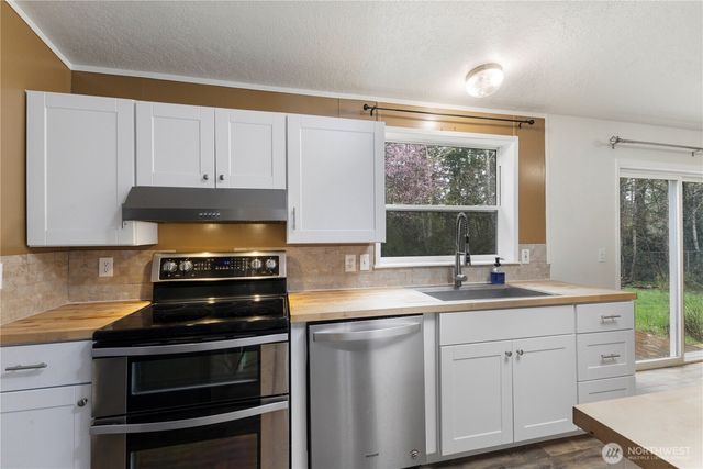 260 E Lansky Dr, Shelton, WA 98584