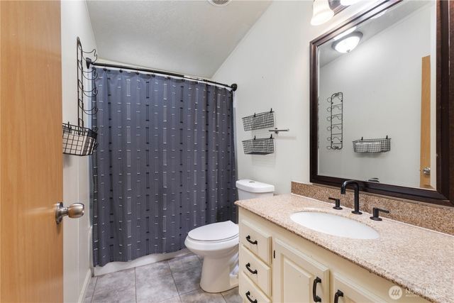 260 E Lansky Dr, Shelton, WA 98584