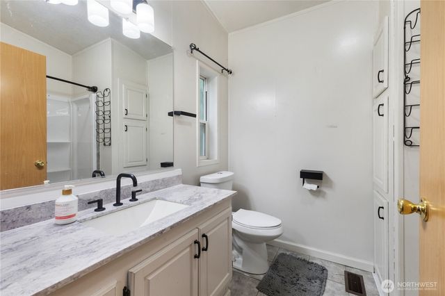 260 E Lansky Dr, Shelton, WA 98584