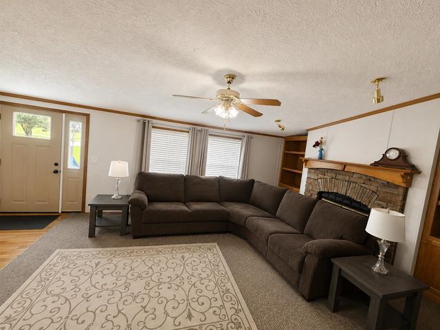 656 ROBERTSON RD, Mason, TN 38049