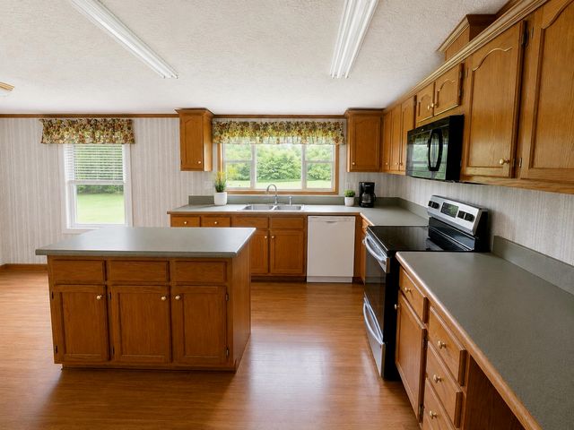 656 ROBERTSON RD, Mason, TN 38049