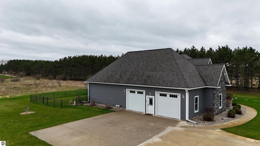 Image 2 of property listing at 3245 Paddock Lane, Mt Pleasant, MI 48858