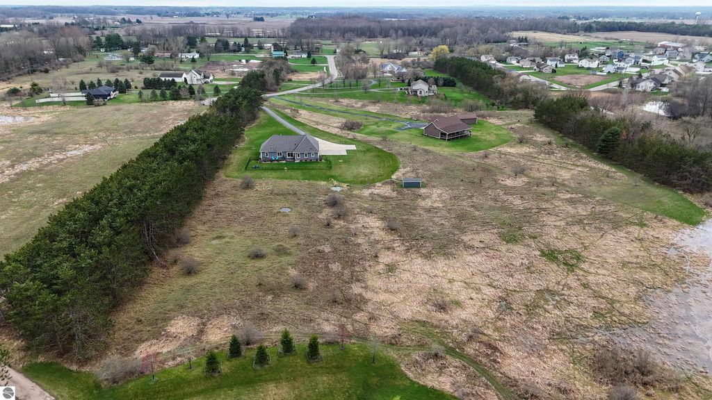 Image 37 of property listing at 3245 Paddock Lane, Mt Pleasant, MI 48858