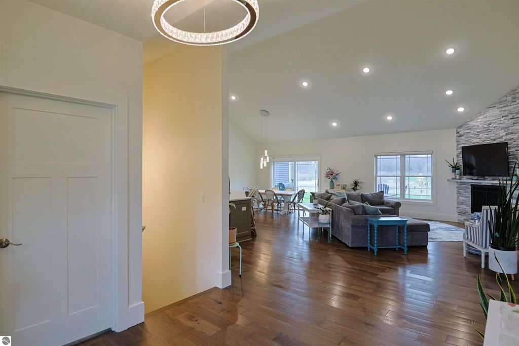 Image 4 of property listing at 3245 Paddock Lane, Mt Pleasant, MI 48858