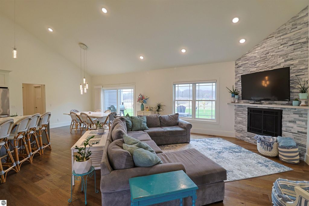 Image 8 of property listing at 3245 Paddock Lane, Mt Pleasant, MI 48858