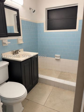 861 W 32nd St, Hialeah, FL 33012