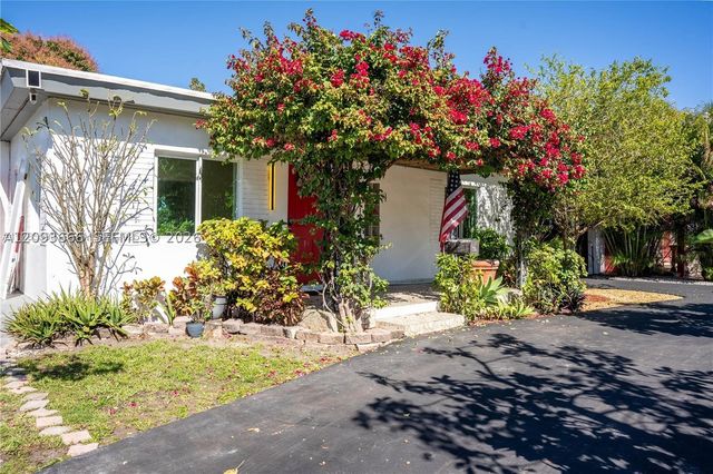 861 W 32nd St, Hialeah, FL 33012