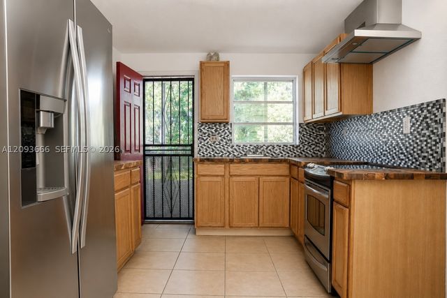 861 W 32nd St, Hialeah, FL 33012