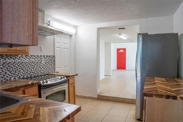 861 W 32nd St, Hialeah, FL 33012