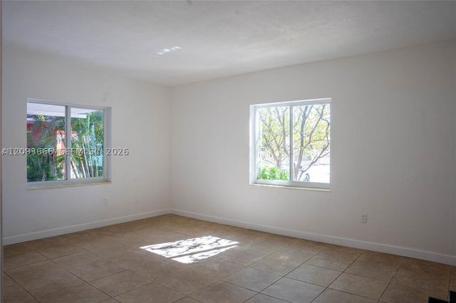 861 W 32nd St, Hialeah, FL 33012