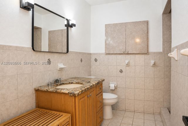 861 W 32nd St, Hialeah, FL 33012