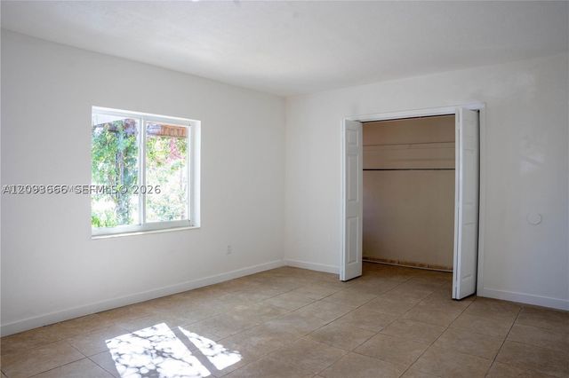 861 W 32nd St, Hialeah, FL 33012