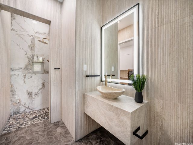 84-1060 Maunaolu Street, Waianae, HI 96792