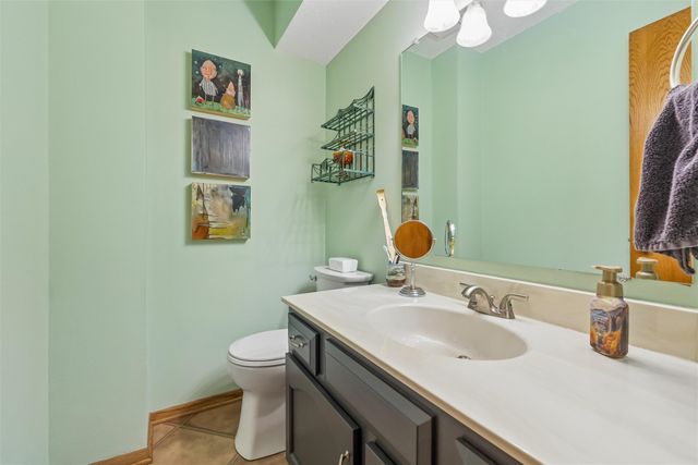 1070 50th Street 2C, West Des Moines, IA 50266